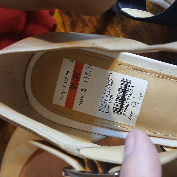 New!! Michael Kors Black, White and Cream Buckled Heels Sz 9.5 - Picture 4 of 9